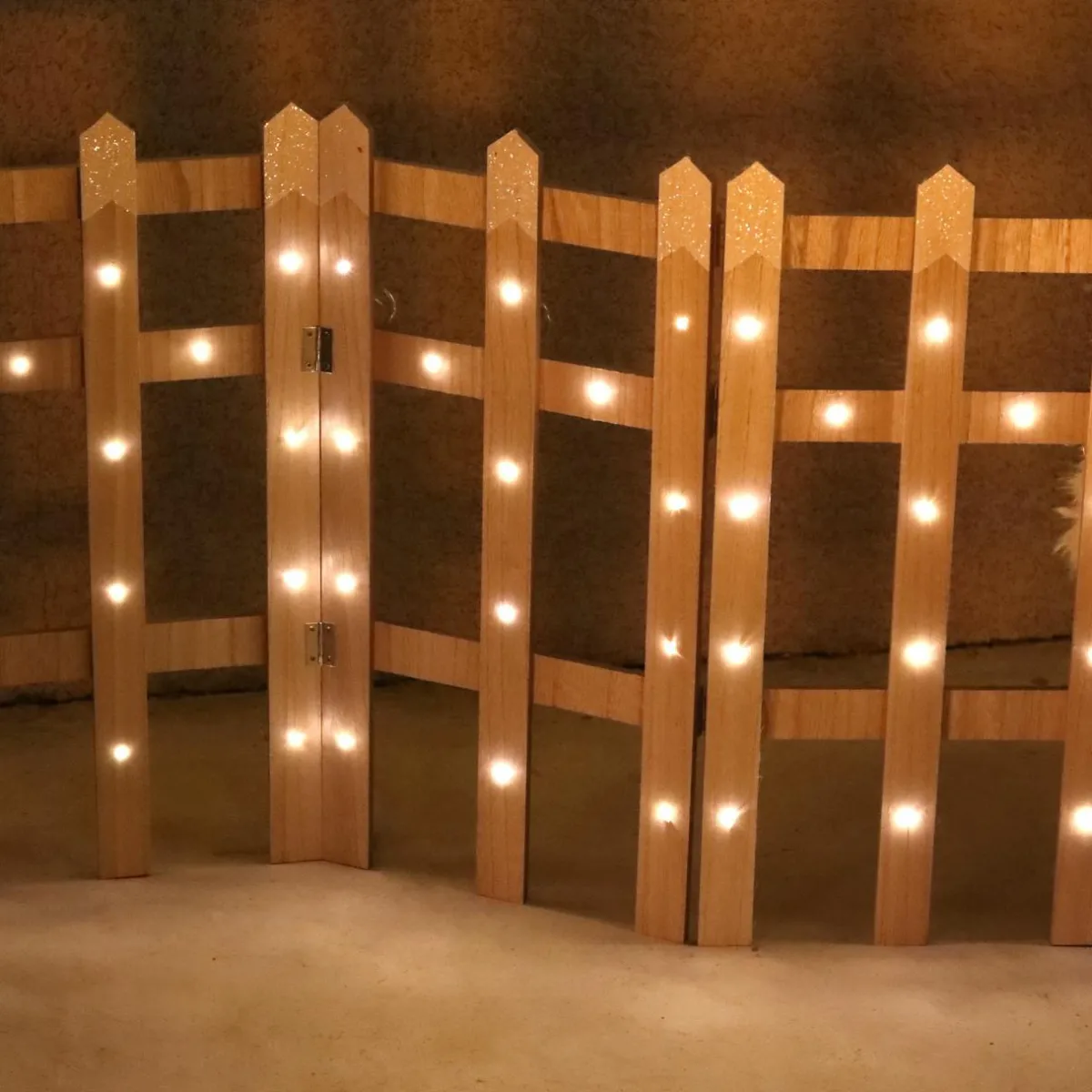 Feeric Lights & Christmas Barrière en bois lumineuse 42 LED (L89 x H59 cm) Blanc chaud Best
