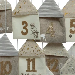 JJA Calendrier de l'avent à suspendre (90 x 70 cm) Maisonnettes de Noël Naturel Discount