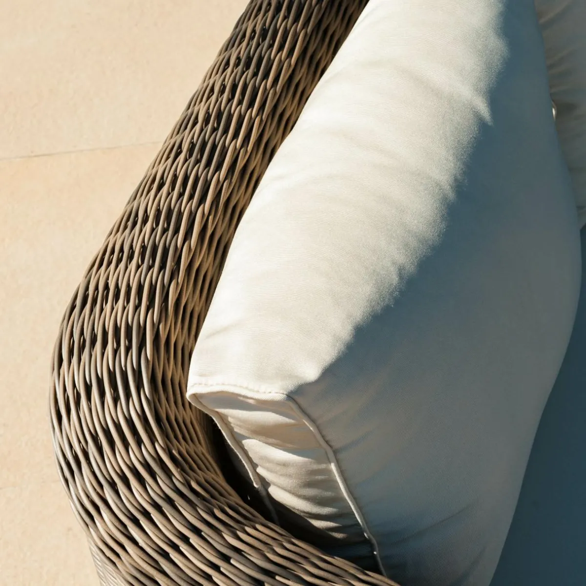 MOBELLIA Canapé de jardin en résine tressée 2 places Calvi Sépia et beige Tressé Sepia - Beige New