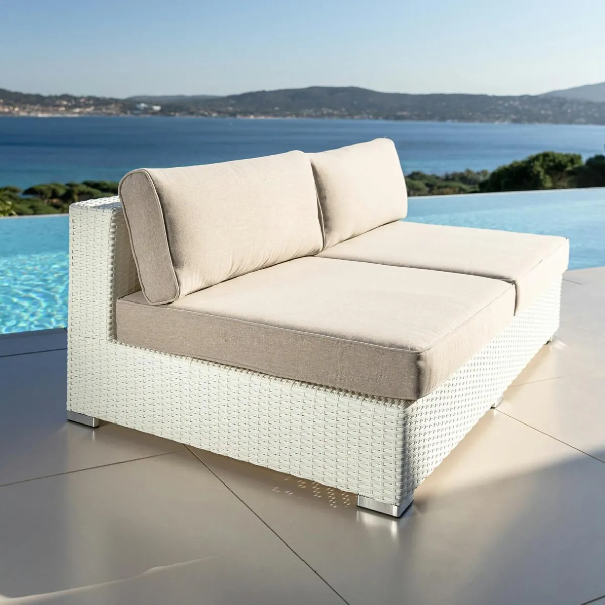 MOBELLIA Chauffeuse de jardin en résine tressée 2 places Palma Blanc et taupe Tressé Blanc - Taupe Sale