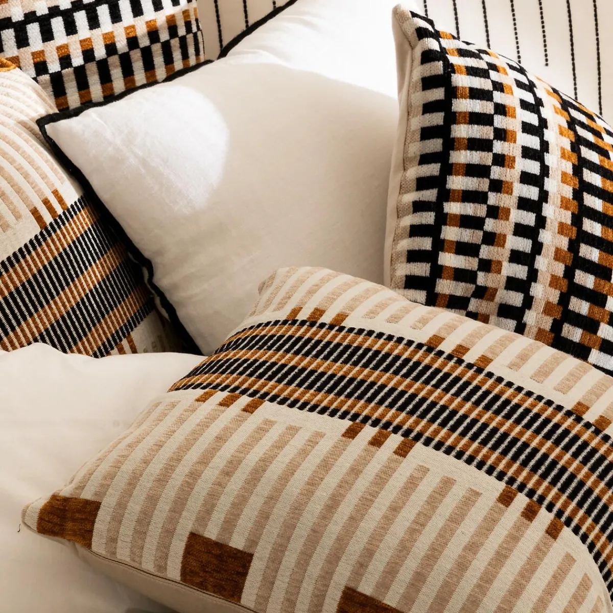 Atmosphera, cru017dateur d'intu017drieur Coussin carré brodé (40 x 40 cm) Jangwa Beige Hot