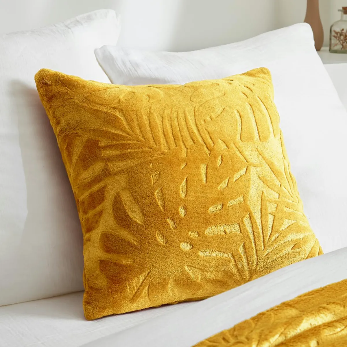 EMINZA Coussin carré flanelle (45 x 45 cm) Flore Jaune moutarde Hot