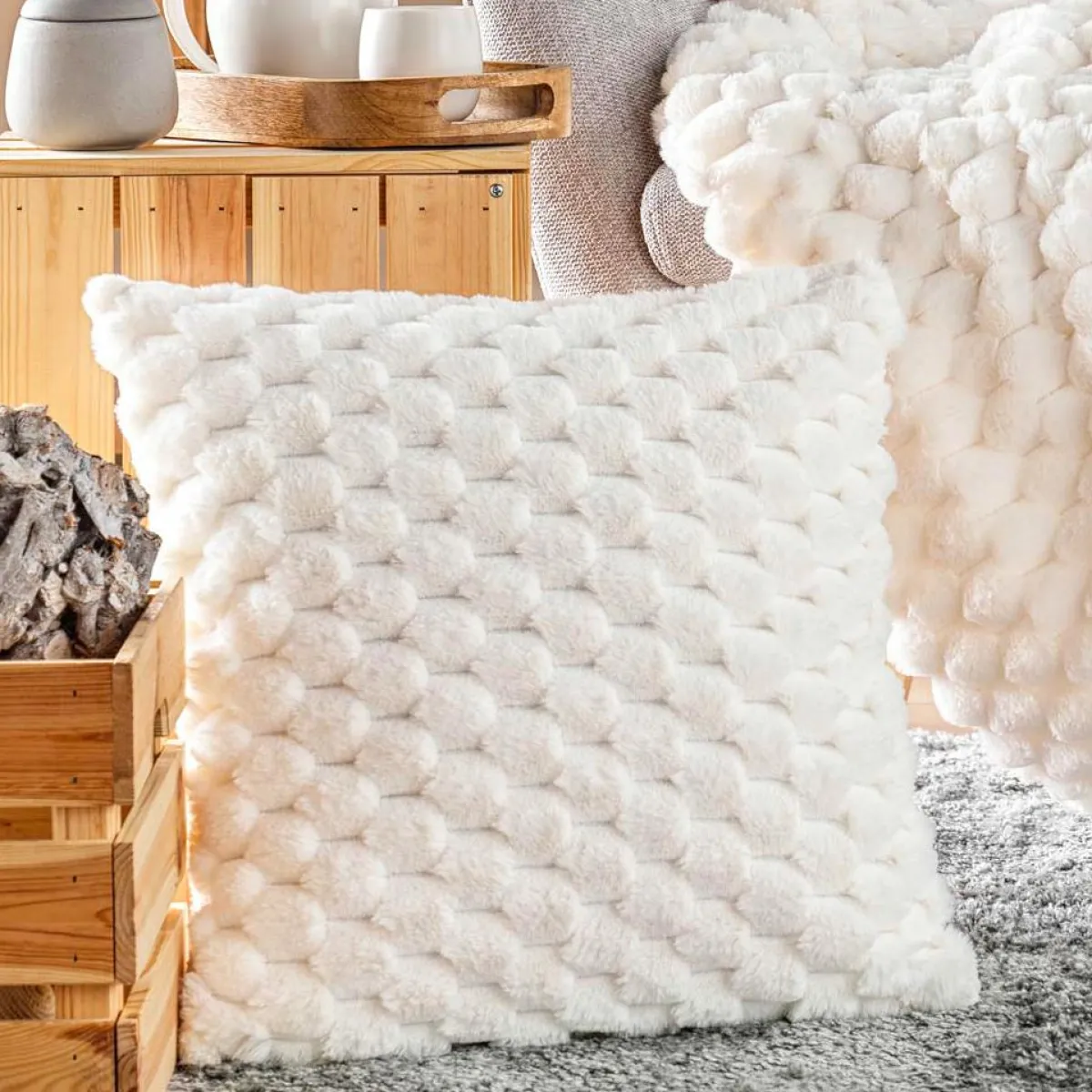 douceur d'intu017drieur Coussin carré imitation fourrure (45 x 45 cm) Frosty Ecru Clearance