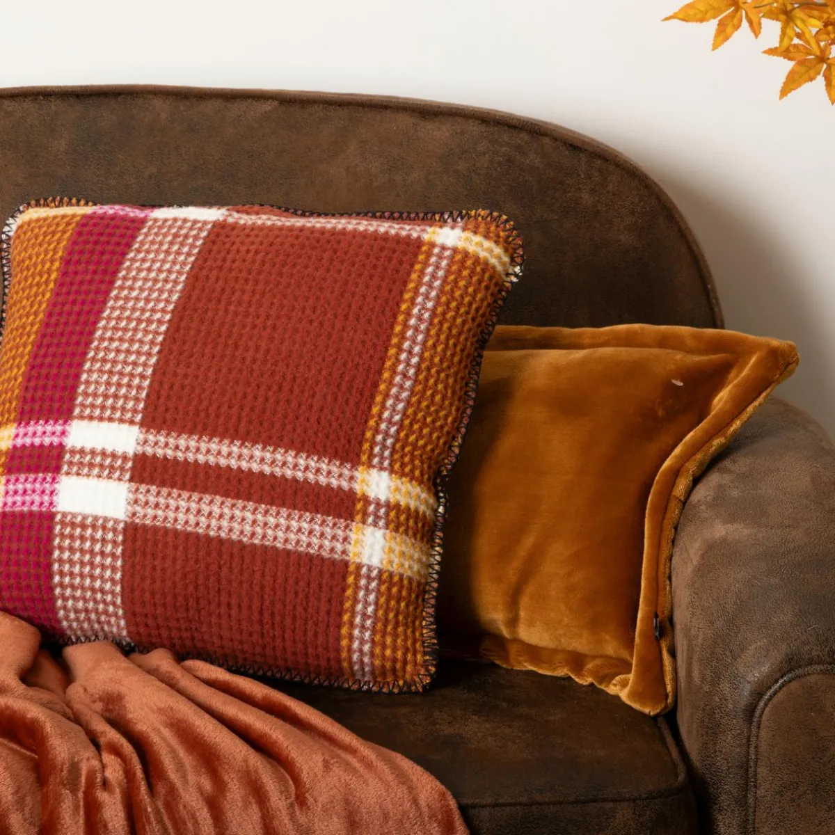 Atmosphera, cru017dateur d'intu017drieur Coussin carré nid d'abeille (45 x 45 cm) Owen Terracotta Clearance