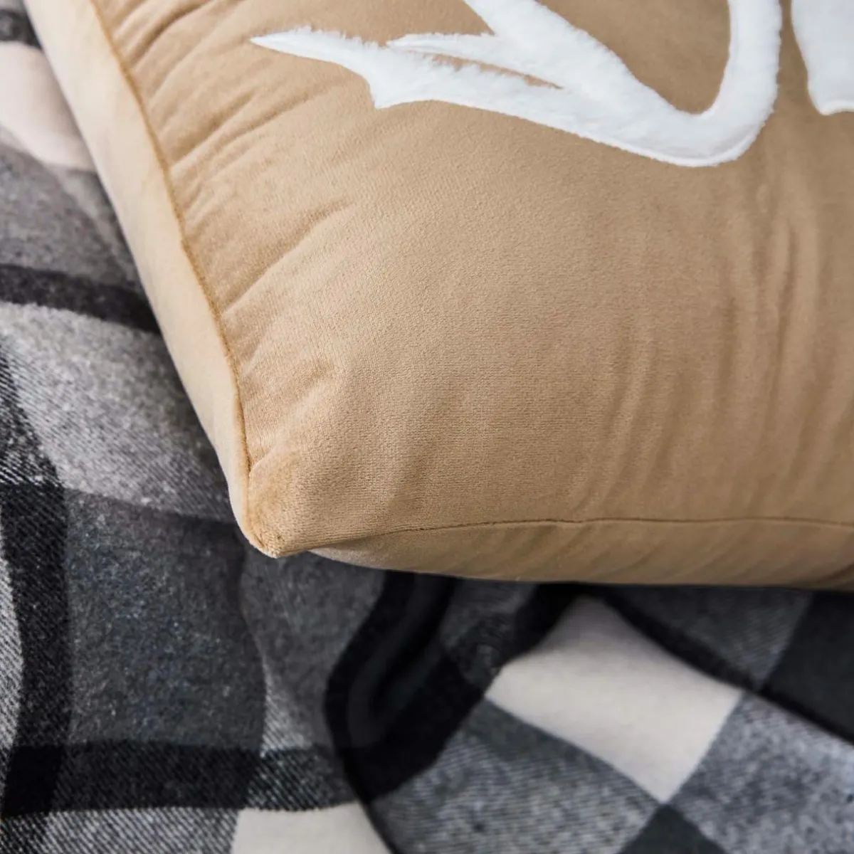 douceur d'intu017drieur Coussin carré velours (45 x 45 cm) Vik sable Beige Hot