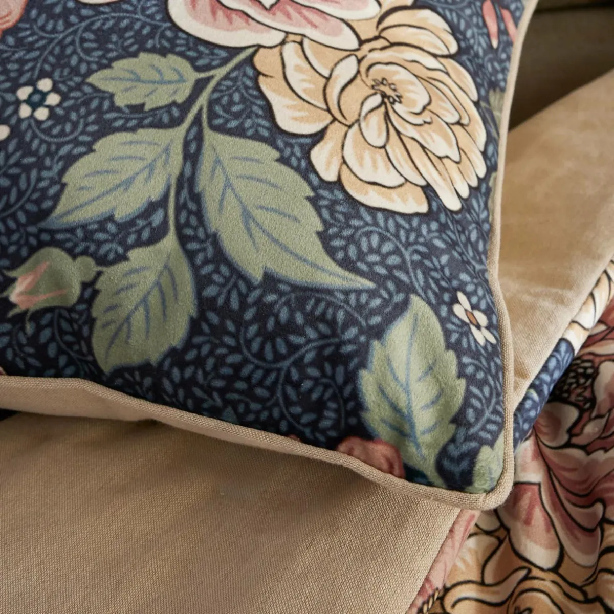 EMINZA Coussin rectangulaire velours (40 x 60 cm) Dolores Rose Hot