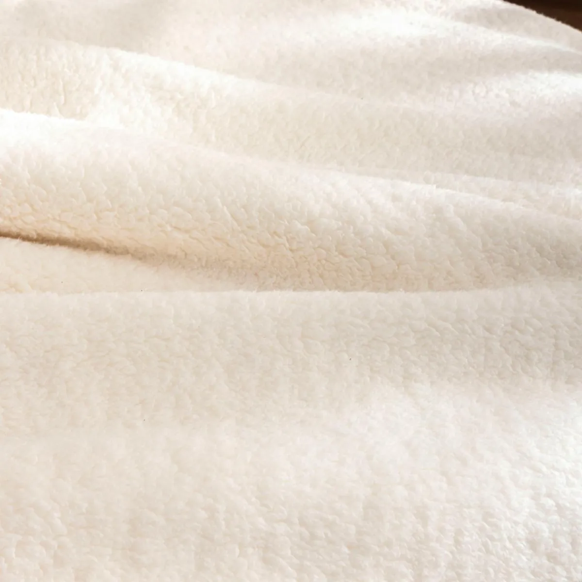 douceur d'intu017drieur Couvre-lit effet sherpa (240 x 220 cm) Calinou Ecru Sale