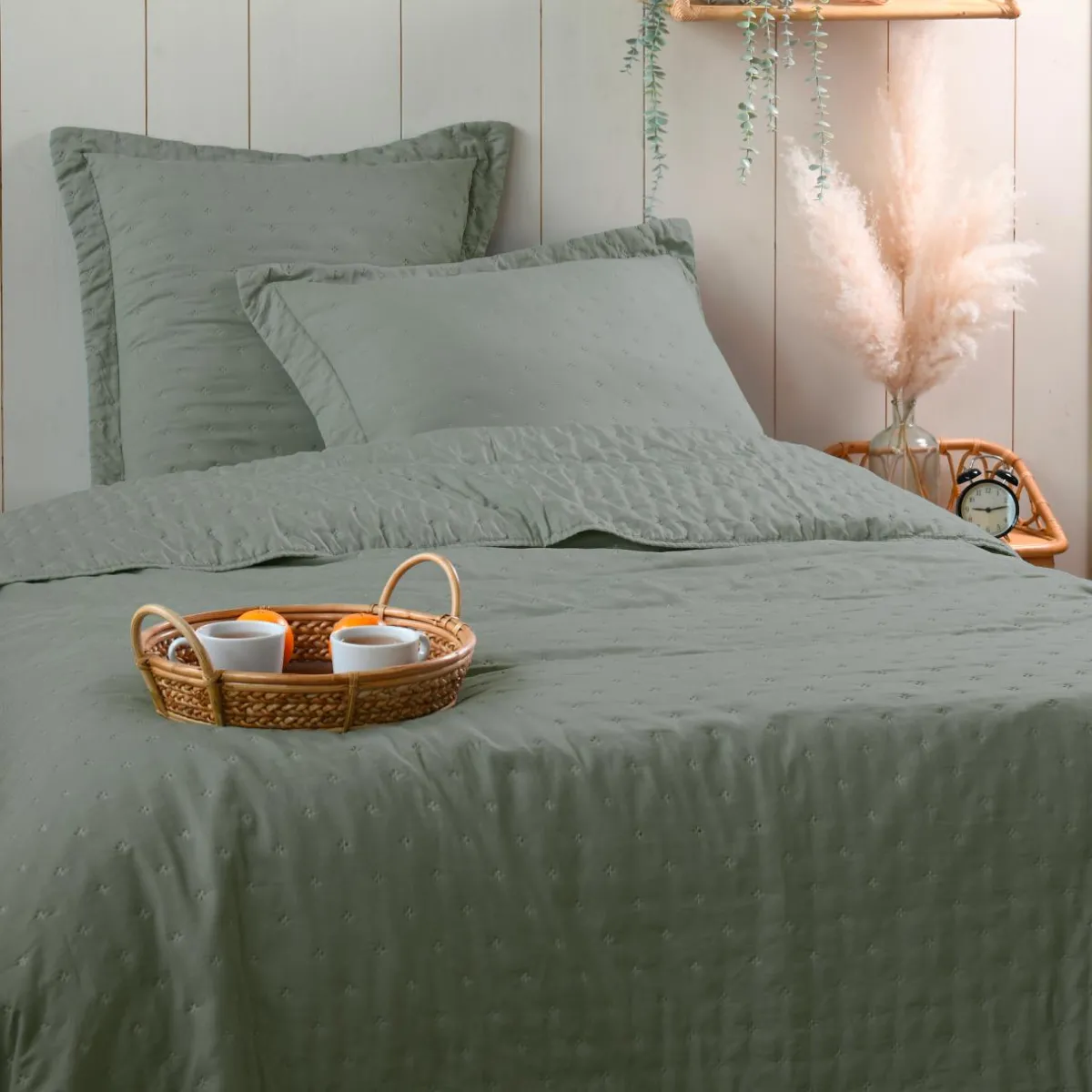 STOF Couvre-lit matelassé et deux taies d'oreiller (240 x 220 cm) Cléo Vert sauge New
