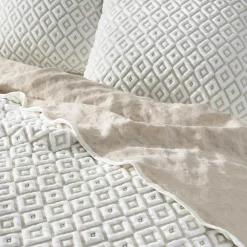 douceur d'intu017drieur Couvre-lit matelassé et deux taies d'oreiller (240 x 260 cm) Joana Blanc Hot
