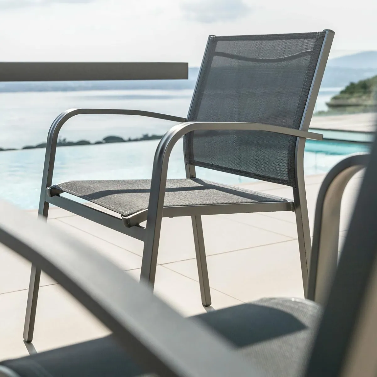 MOBELLIA Fauteuil de jardin aluminium empilable Murano Gris Anthracite Sale