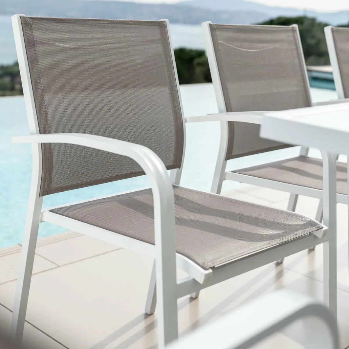 MOBELLIA Fauteuil de jardin aluminium empilable Murano Blanc et taupe Taupe clair Outlet