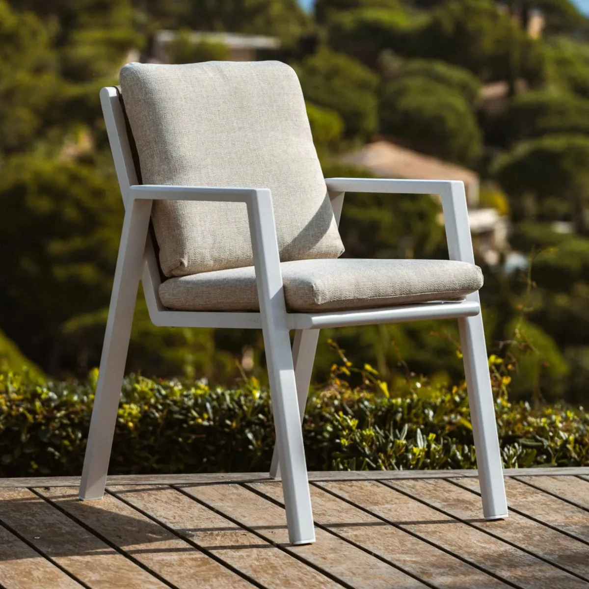 MOBELLIA Fauteuil de jardin aluminium Long Beach cendré Blanc Hot
