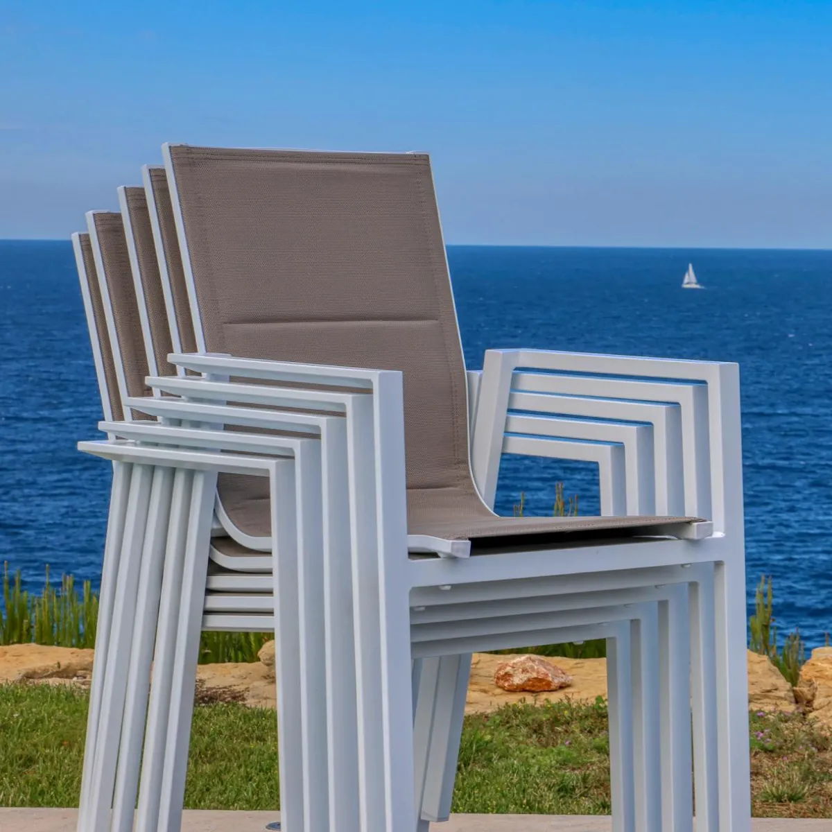 MOBELLIA Fauteuil de jardin empilable aluminium Portofino Taupe Outlet