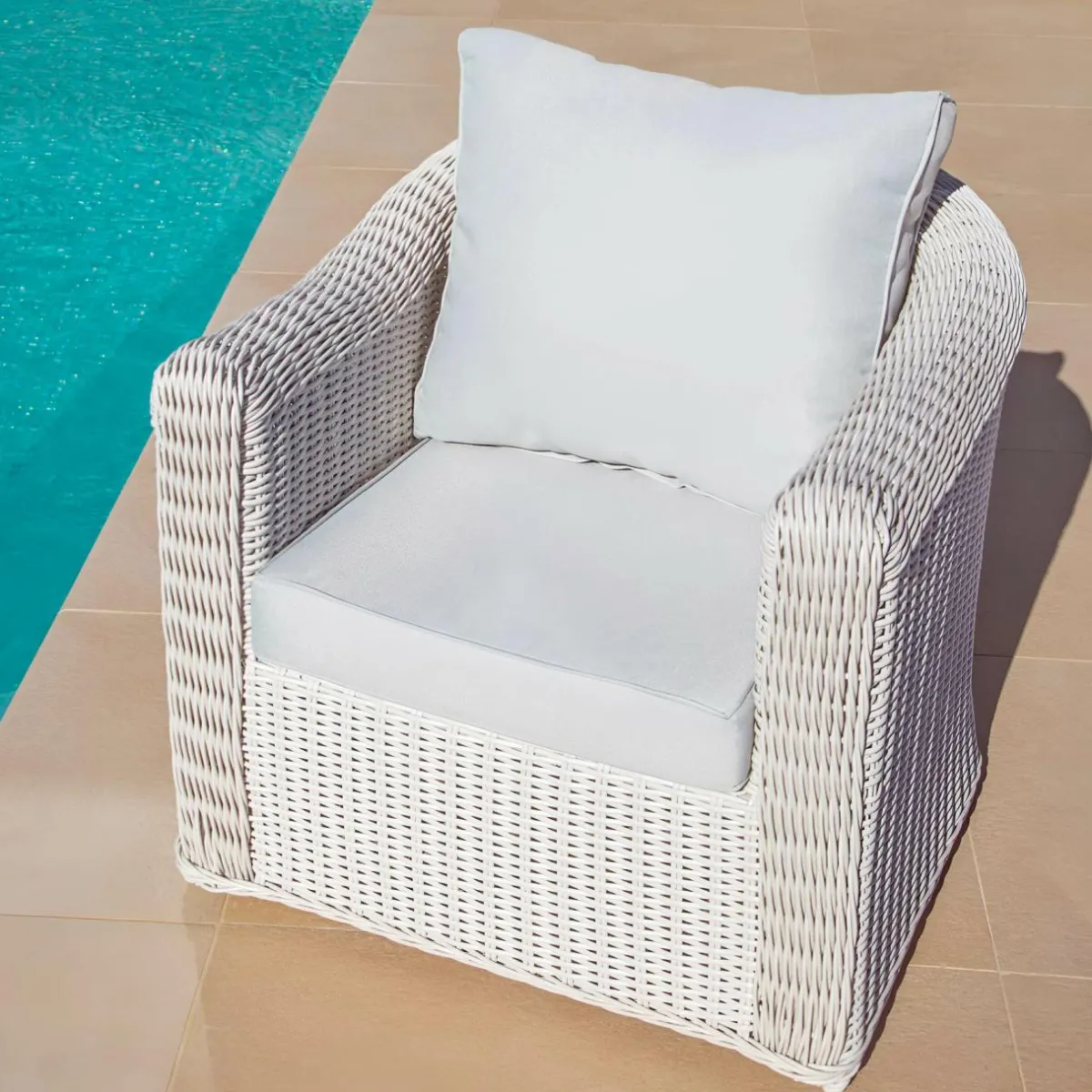 MOBELLIA Fauteuil de jardin en résine tressée Calvi Blanc et gris clair Tressé Blanc - Gris clair Outlet
