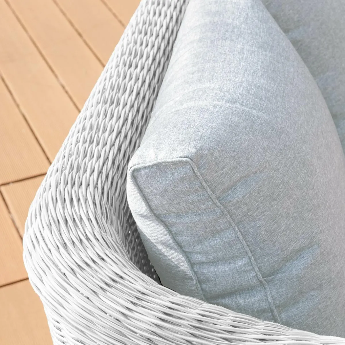 MOBELLIA Fauteuil de jardin en résine tressée Calvi Blanc et gris clair Tressé Blanc - Gris clair Outlet