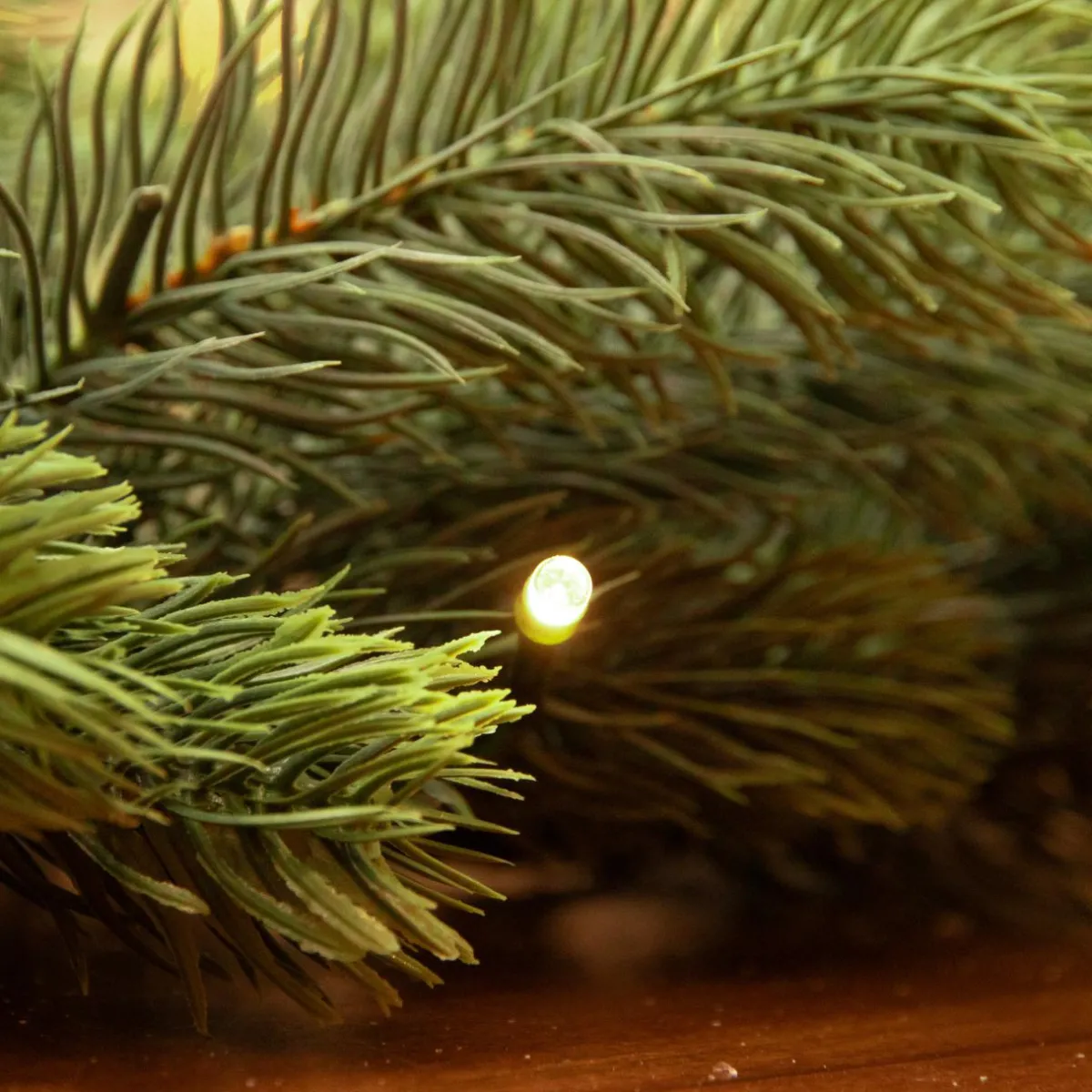 EMINZA Guirlande de sapin lumineuse 50 Led (270 cm - D30) Manitoba Blanc chaud Sapin vert lumineux Outlet