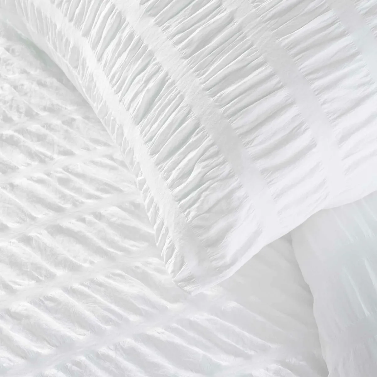 douceur d'intu017drieur Housse de couette et deux taies microfibre plissée (240 x 220 cm) Plissia he Blanc Outlet