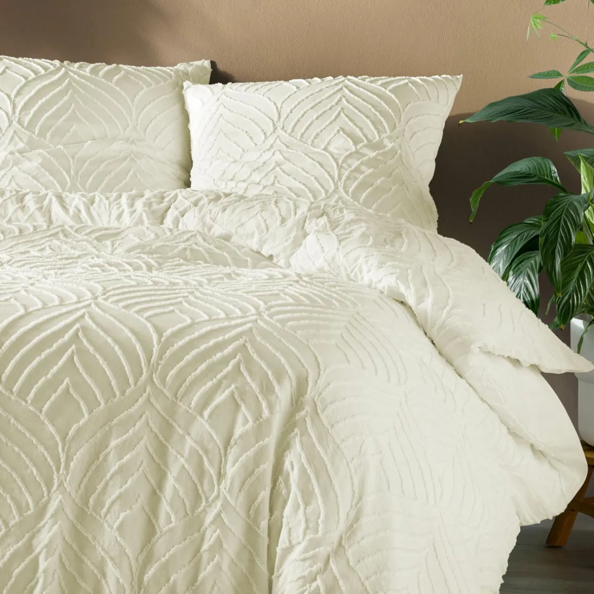 douceur d'intu017drieur Housse de couette et deux taies microfibre tuftée (240 x 220 cm) Heltie Ivoire
