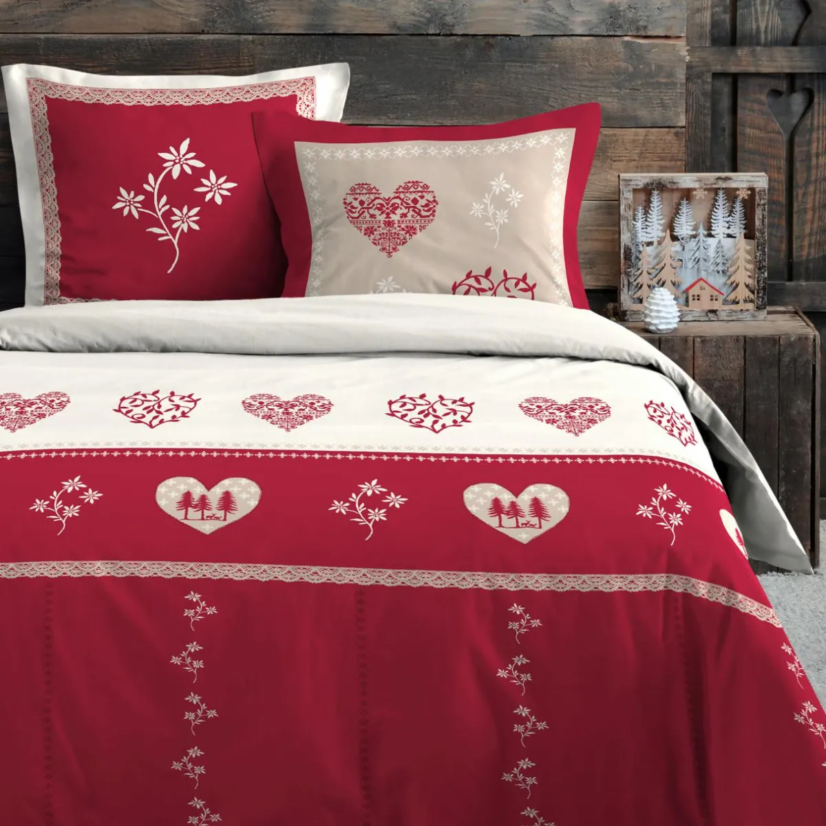 STOF Housse de couette et deux taies d'oreiller en coton (240 x 220 cm) Modane Rouge Discount