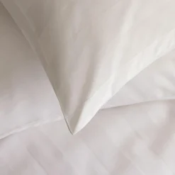 ATMOSPHERA Housse de couette et deux taies satin de coton (260 x 240 cm) Isadora he Blanc Hot