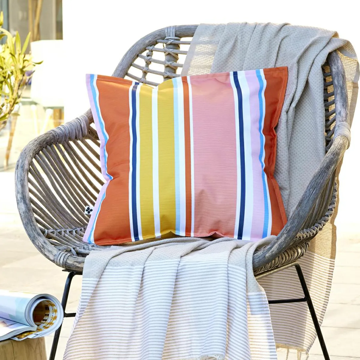 L'effet papillon Housse de coussin extérieur carrée (45 x 45 cm) Bianca Jaune