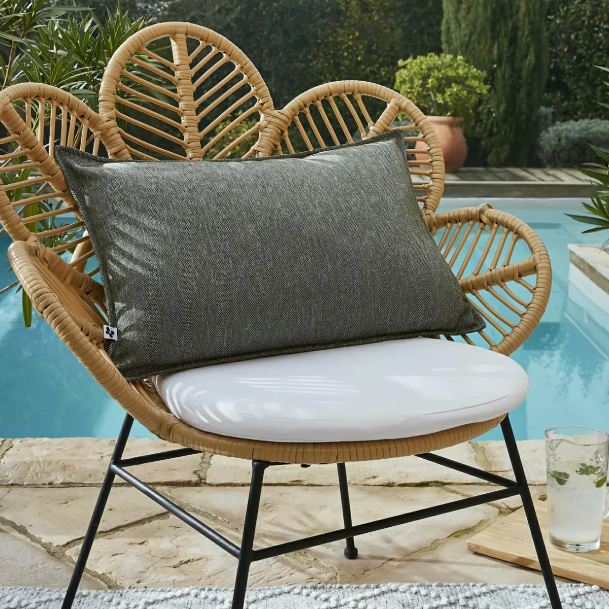 L'effet papillon Housse de coussin extérieur rectangulaire (40 x 60 cm) Naia Vert nénuphar Vert mousse Outlet