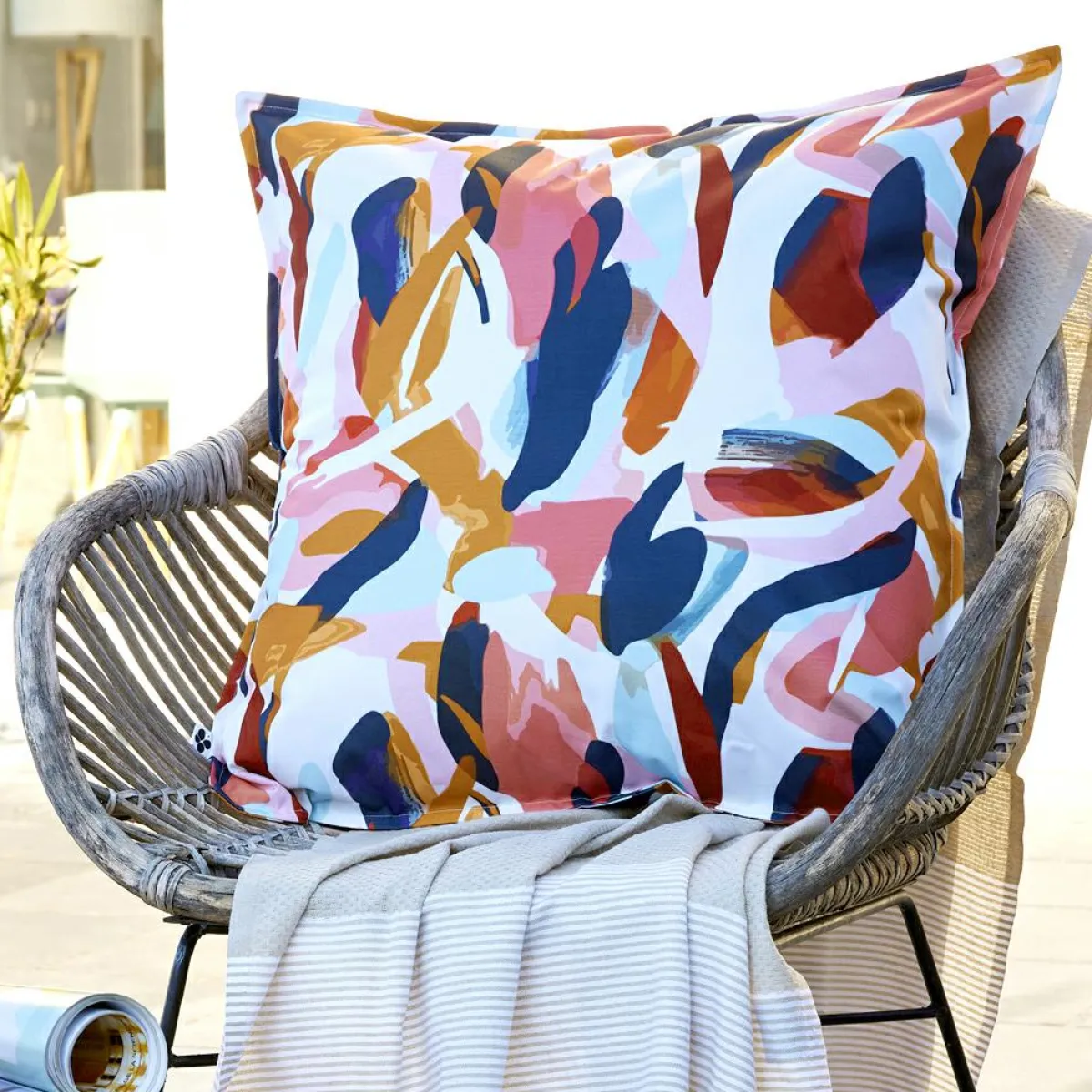 L'effet papillon Housse de coussin extérieur carrée (60 x 60 cm) Julianne Multicolore Outlet