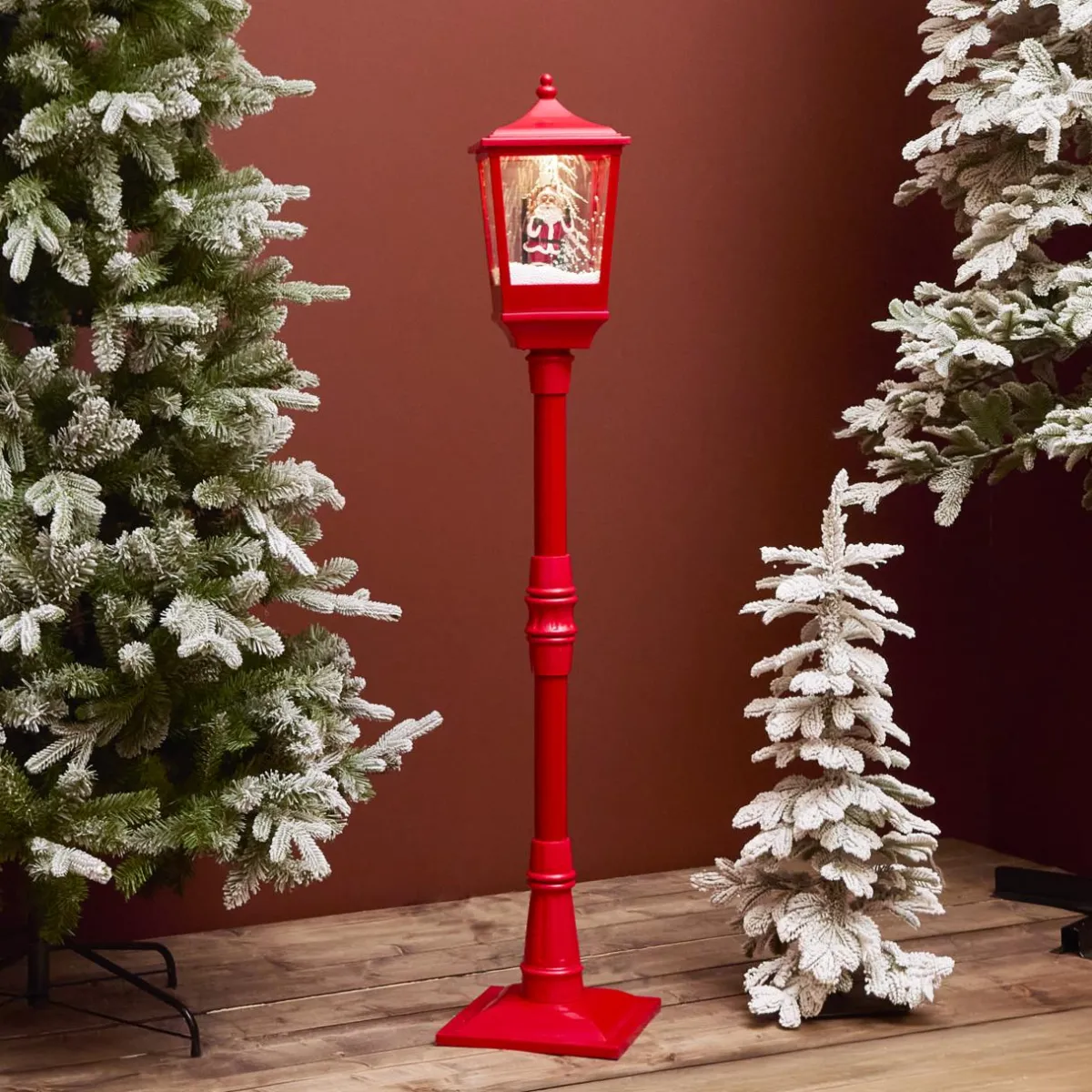 KAEMINGK Lampadaire de Noël illuminé, musical et animé 10 LED (H135 cm) Neige tombante Rouge Clearance