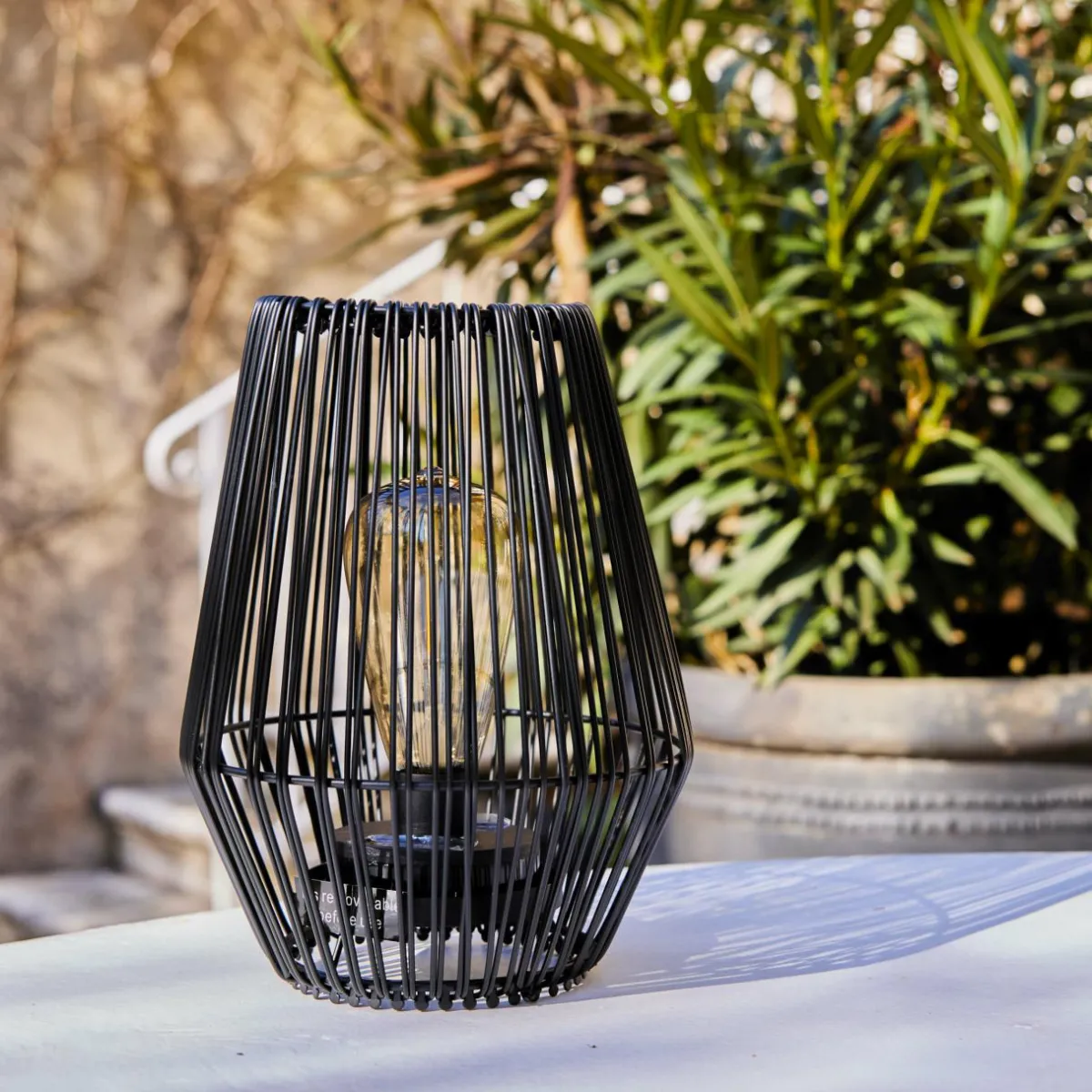 #N/A Lampe de table solaire LED (H23 cm) Calabre Noir Outlet
