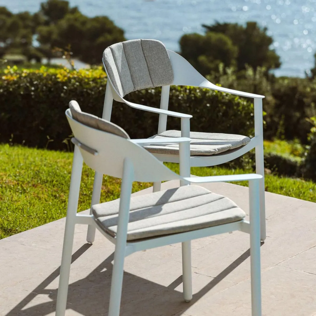 MOBELLIA Lot de 2 fauteuils de jardin aluminium Monte Carlo Blanc Clearance