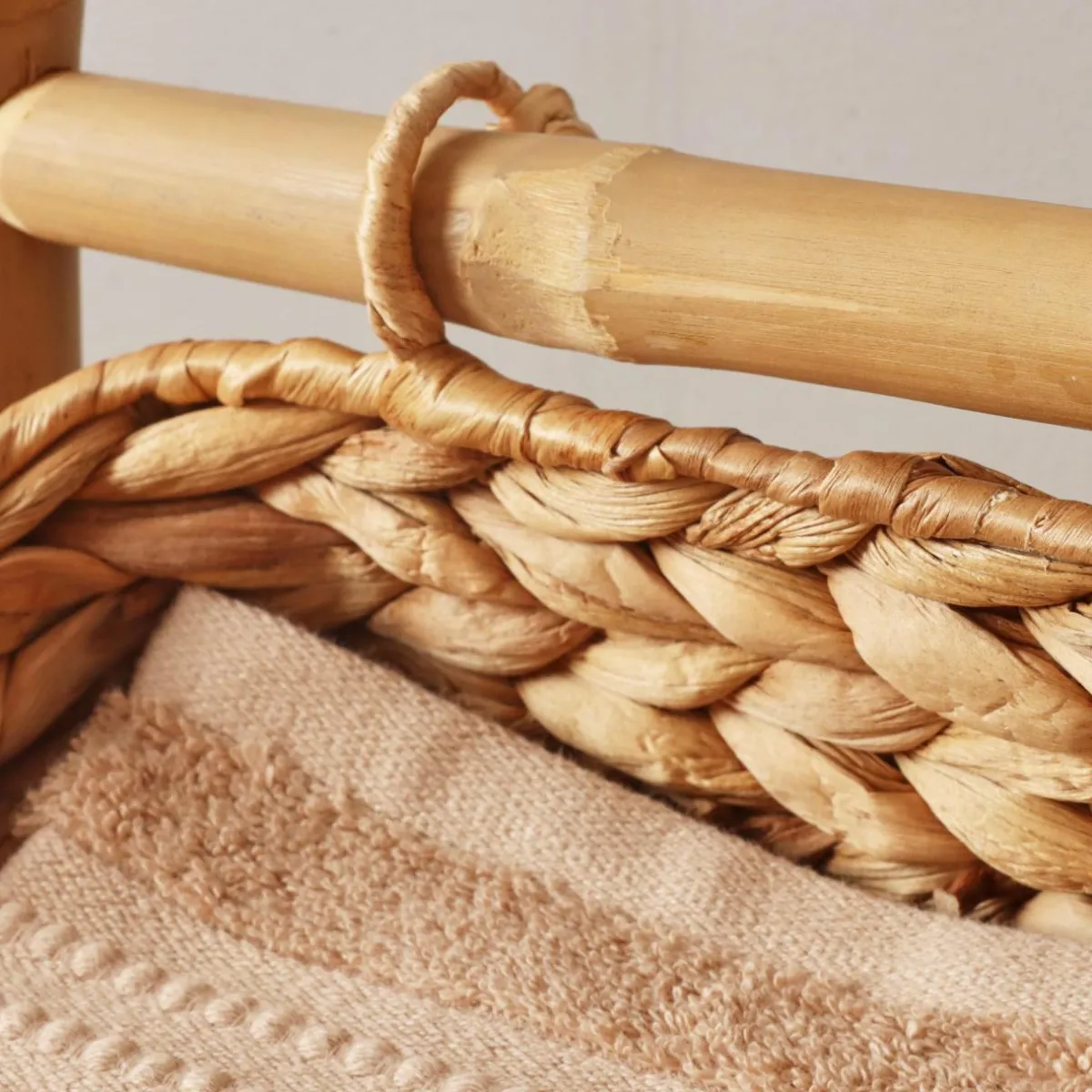 TENDANCE Meuble incliné 3 paniers bambou et jacinthe d'eau (40 x H92 cm) Hanoï Naturel Discount
