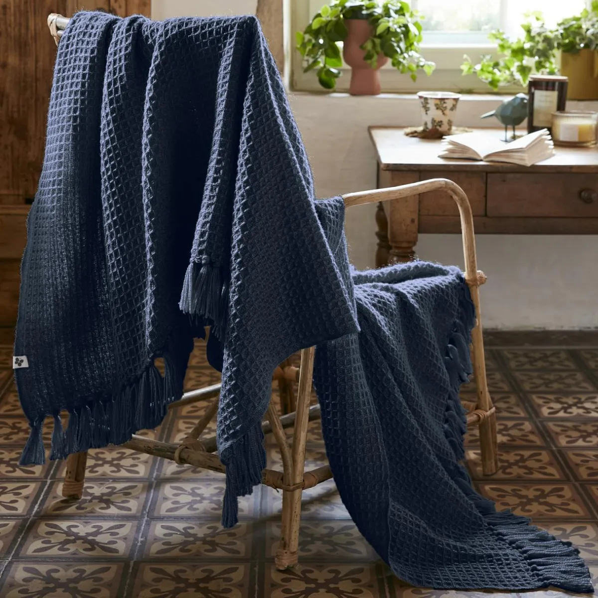 L'EFFET PAPILLON Plaid canapé matière recyclée (130 x 160 cm) Gabin Bleu nuit New