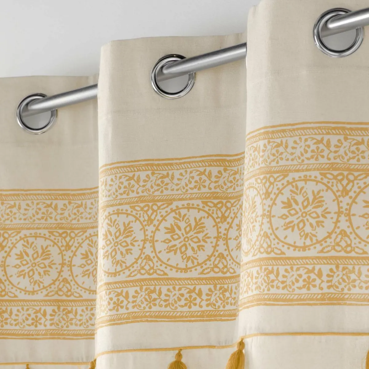 DOUCEUR D'INTERIEUR Rideau oeillets pompons (140 x 240 cm) Isalina Jaune Outlet