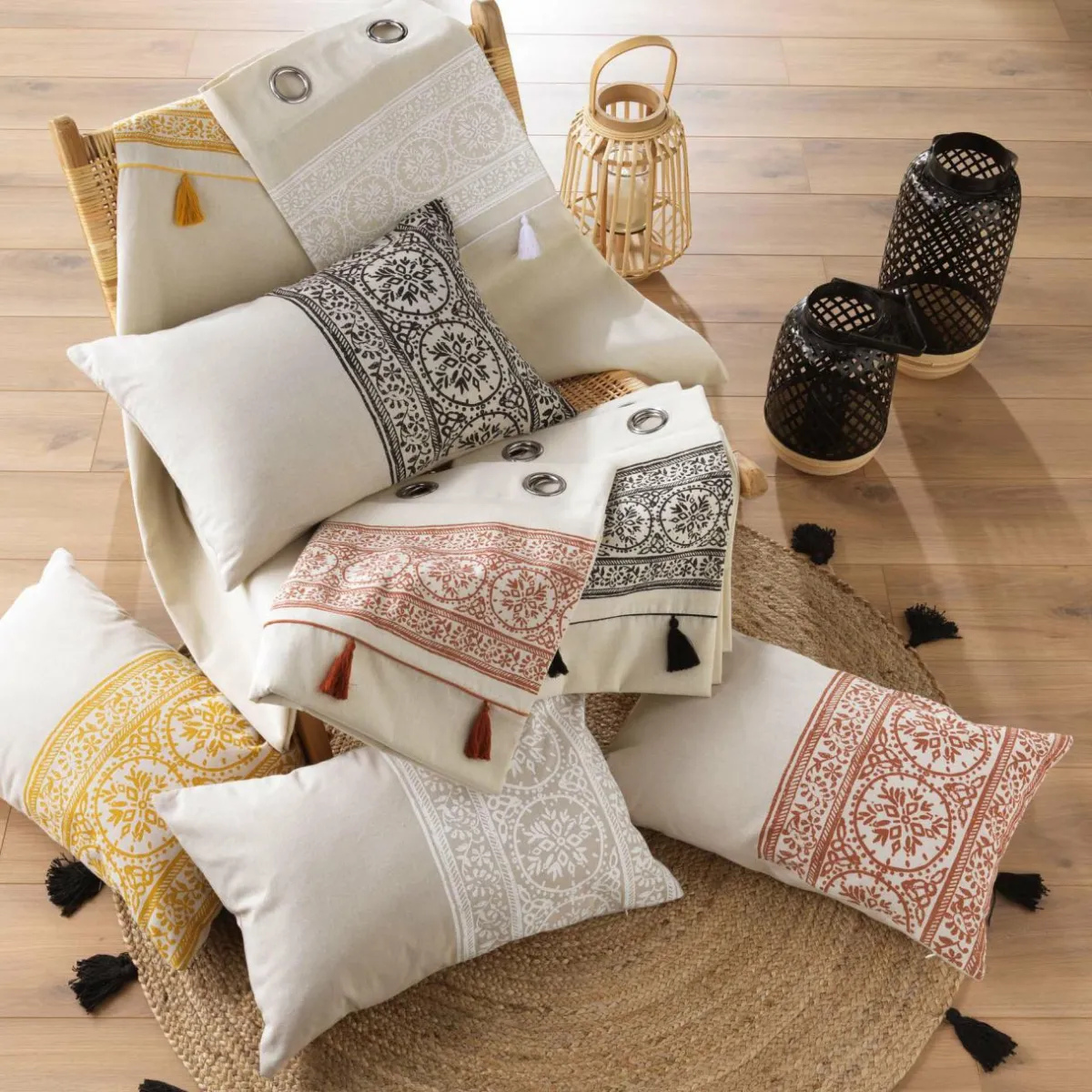DOUCEUR D'INTERIEUR Rideau oeillets pompons (140 x 240 cm) Isalina Blanc Hot