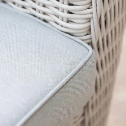 MOBELLIA Salon de jardin en résine tressée 4 places 4 pcs Calvi Blanc et gris clair Tressé Blanc - Gris clair Outlet