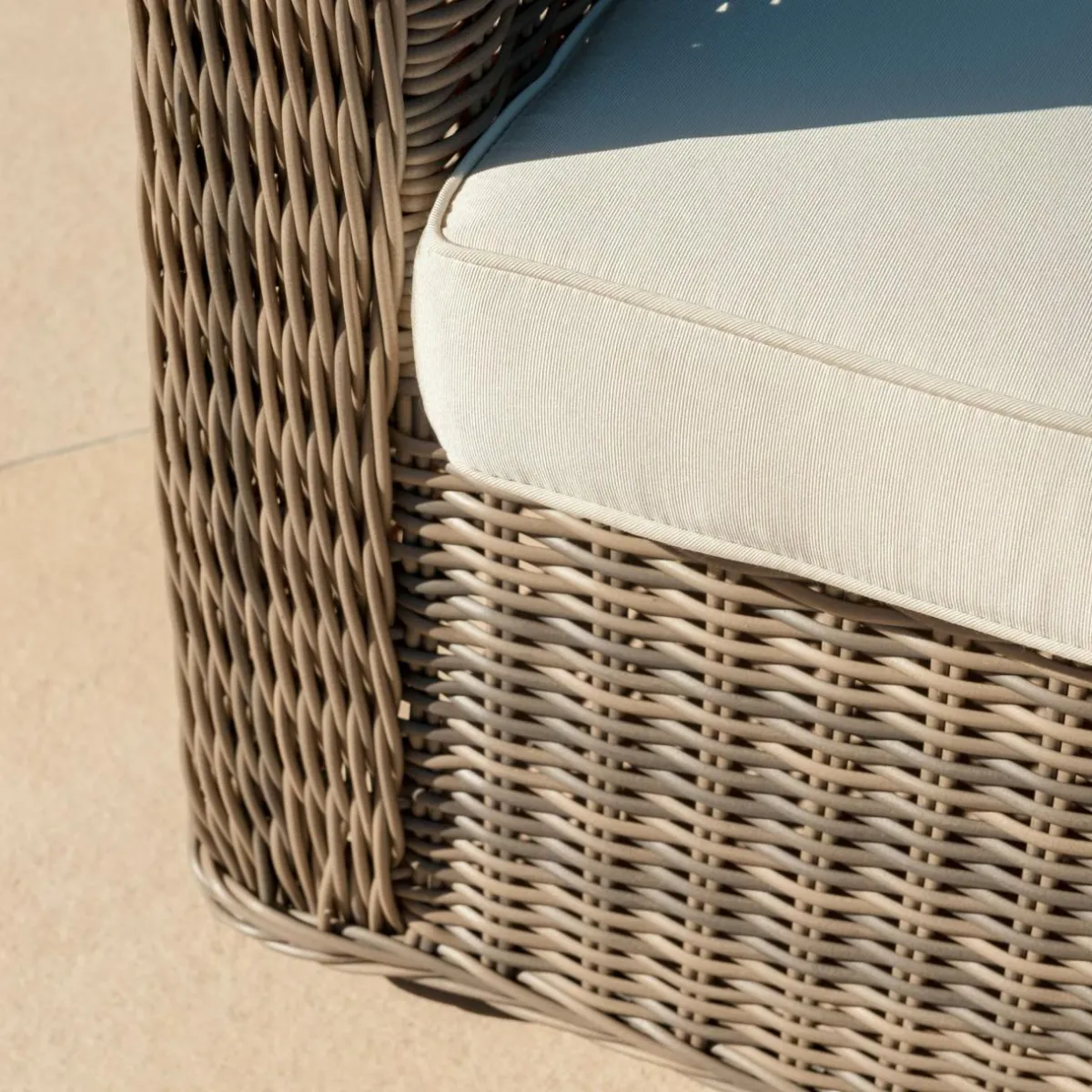 MOBELLIA Salon de jardin en résine tressée 4 places 4 pcs Calvi Sepia et beige Tressé Sepia - Beige