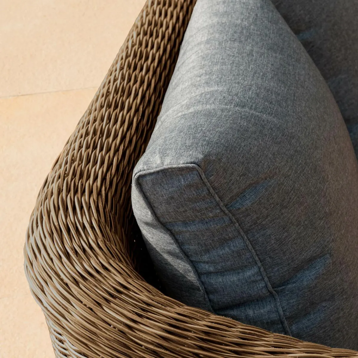 MOBELLIA Salon de jardin en résine tressée 5 places 4 pcs Calvi Sepia et gris foncé Tressé Sepia - Anthracite Discount