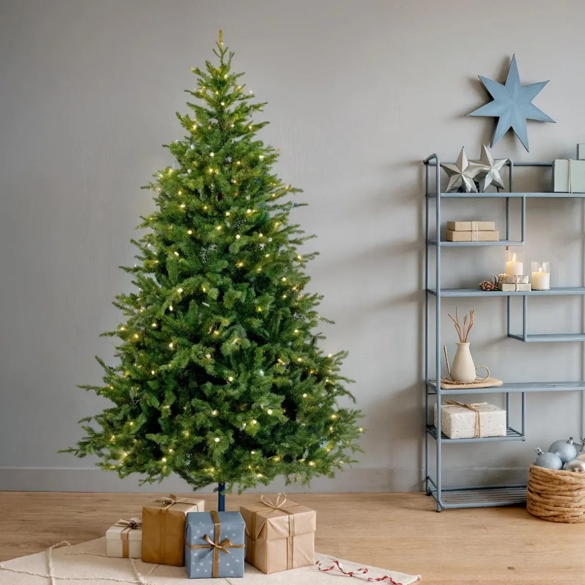 EMINZA Sapin de Noël artificiel lumineux 600 LED (H240 cm) Idaho Vert sapin Sapin vert lumineux
