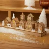 KAEMINGK Scène de vie lumineuse à piles en bois (30 x H13 cm) Hameau féerique Best