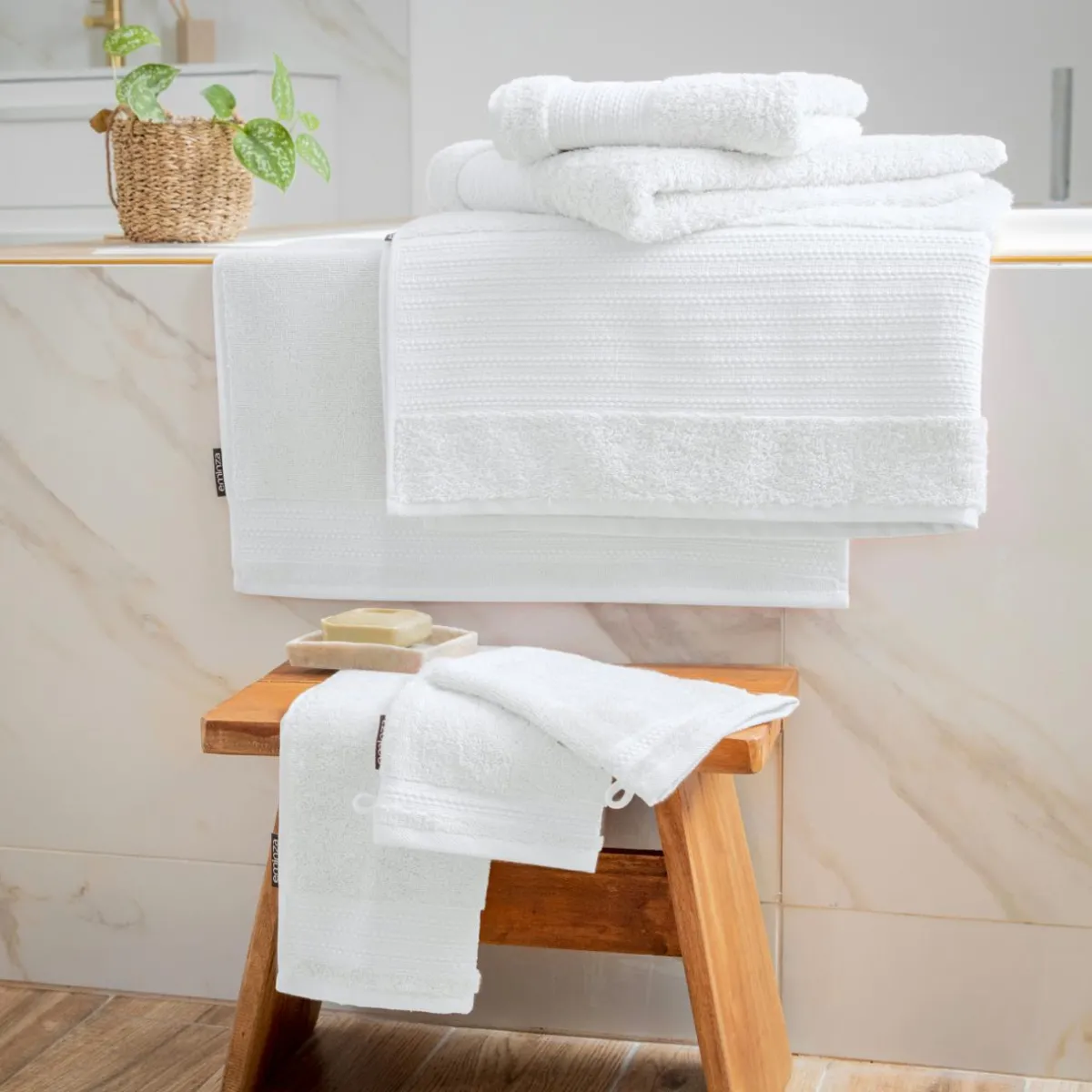 EMINZA Serviette de bain coton bio (30 x 50 cm) Méline chantilly Blanc Hot
