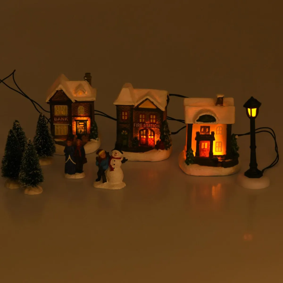 KOOPMAN Set complet village illuminé à piles Oslo Best
