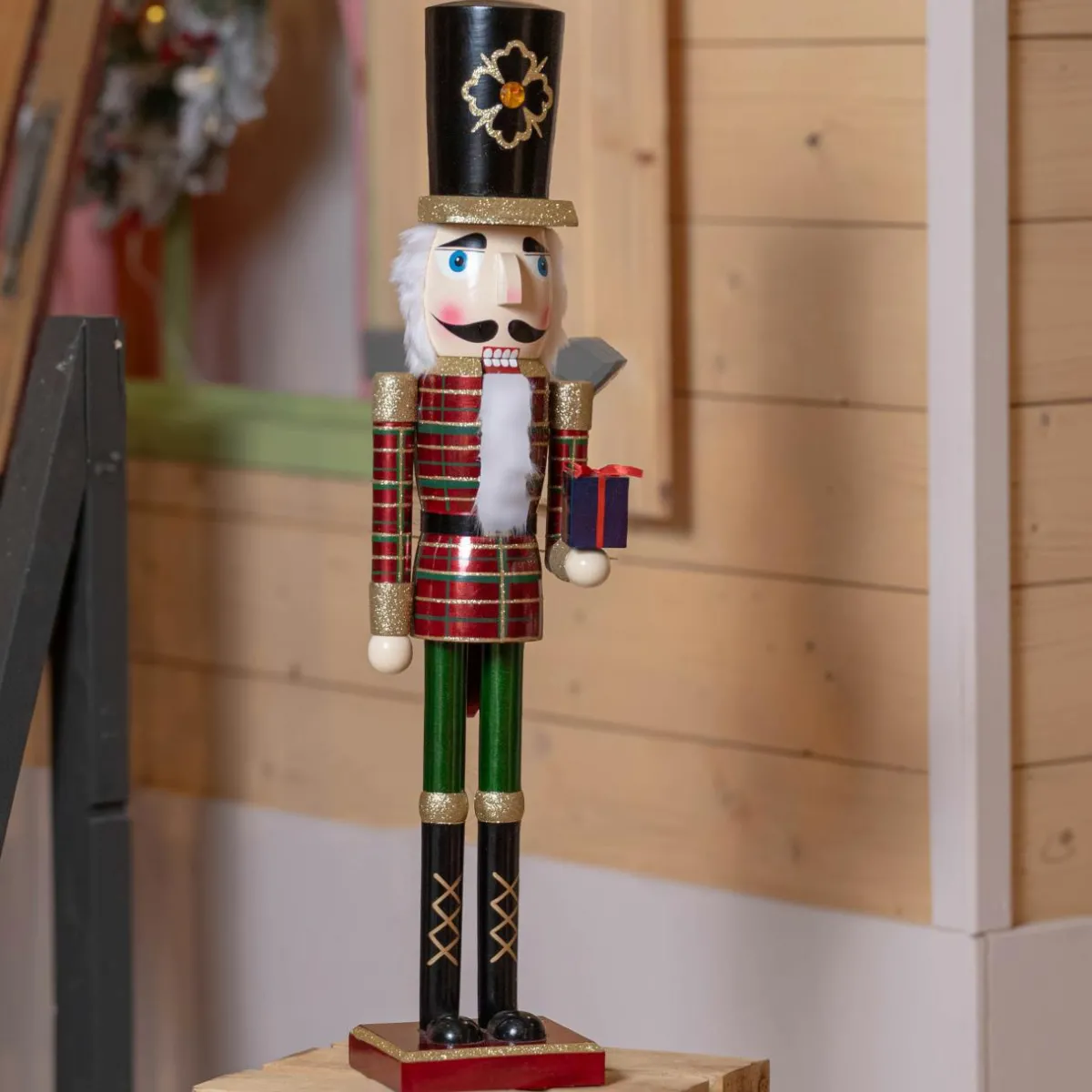 KAEMINGK Soldat Casse-noisette en bois (H76 cm) Igor Tartan écossais Noir