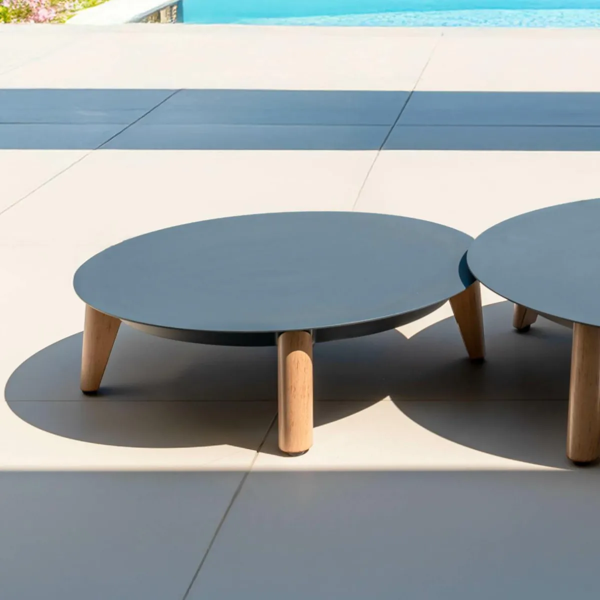 MOBELLIA Table basse de jardin ronde (D68 cm) Monte Carlo Gris Anthracite Sale