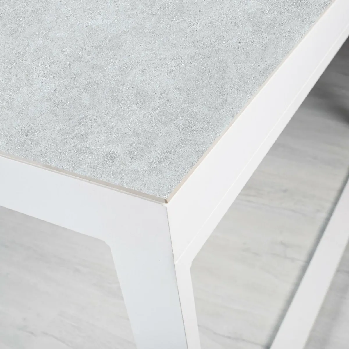 MOBELLIA Table de jardin en aluminium et céramique 12 places (260 x 120 cm) Kore Blanc et Gris clair Discount