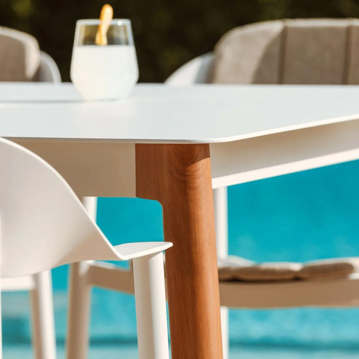 MOBELLIA Table de jardin rectangulaire en aluminium 10 places (240 x 120 cm) Monte Carlo Blanc Clearance