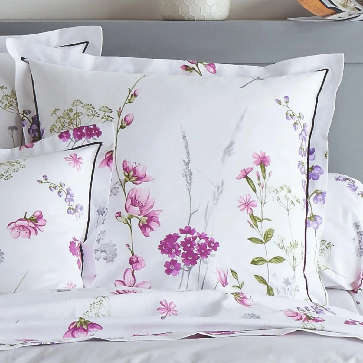 TRADI LINGE Taie d'oreiller carrée coton (65 x 65 cm) Pretty he Blanc Outlet