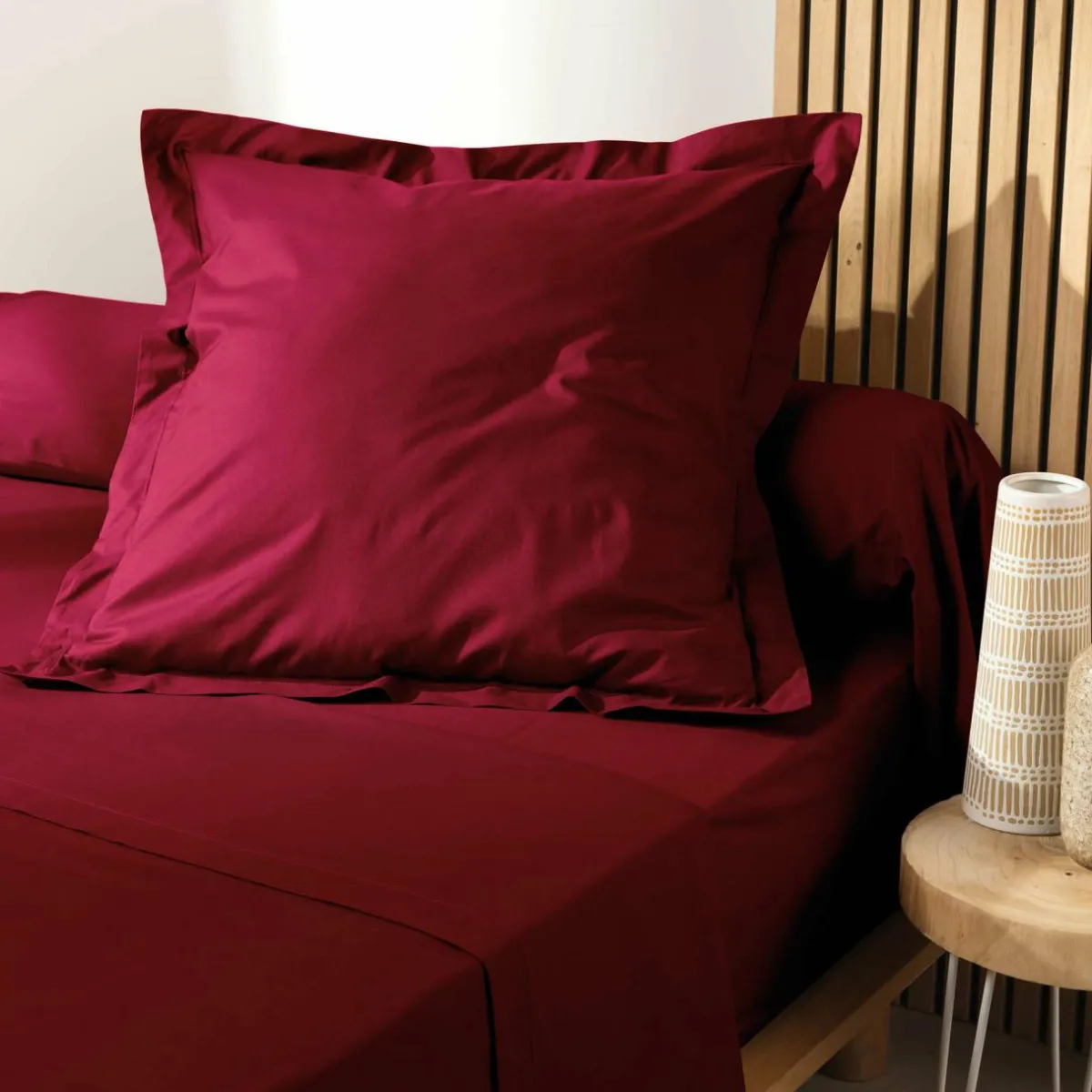 DOUCEUR D'INTERIEUR Taie d'oreiller carrée coton bio (63 x 63 cm) Biolina Bordeaux New