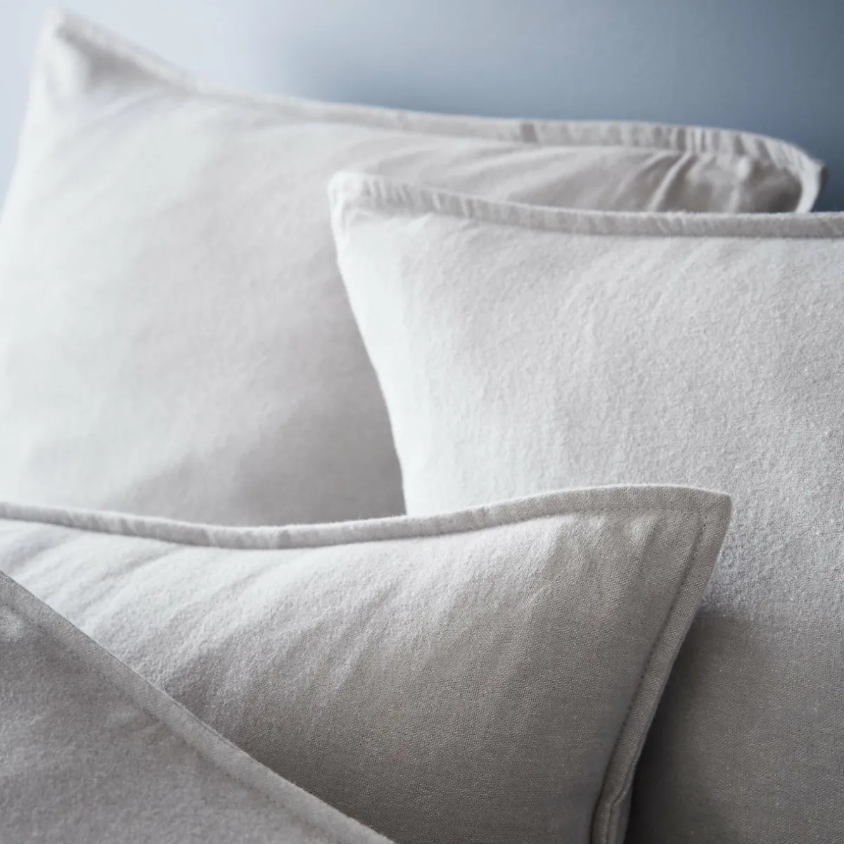 EMINZA Taie d'oreiller carrée flanelle de coton (63 x 63 cm) Théa Gris clair Discount
