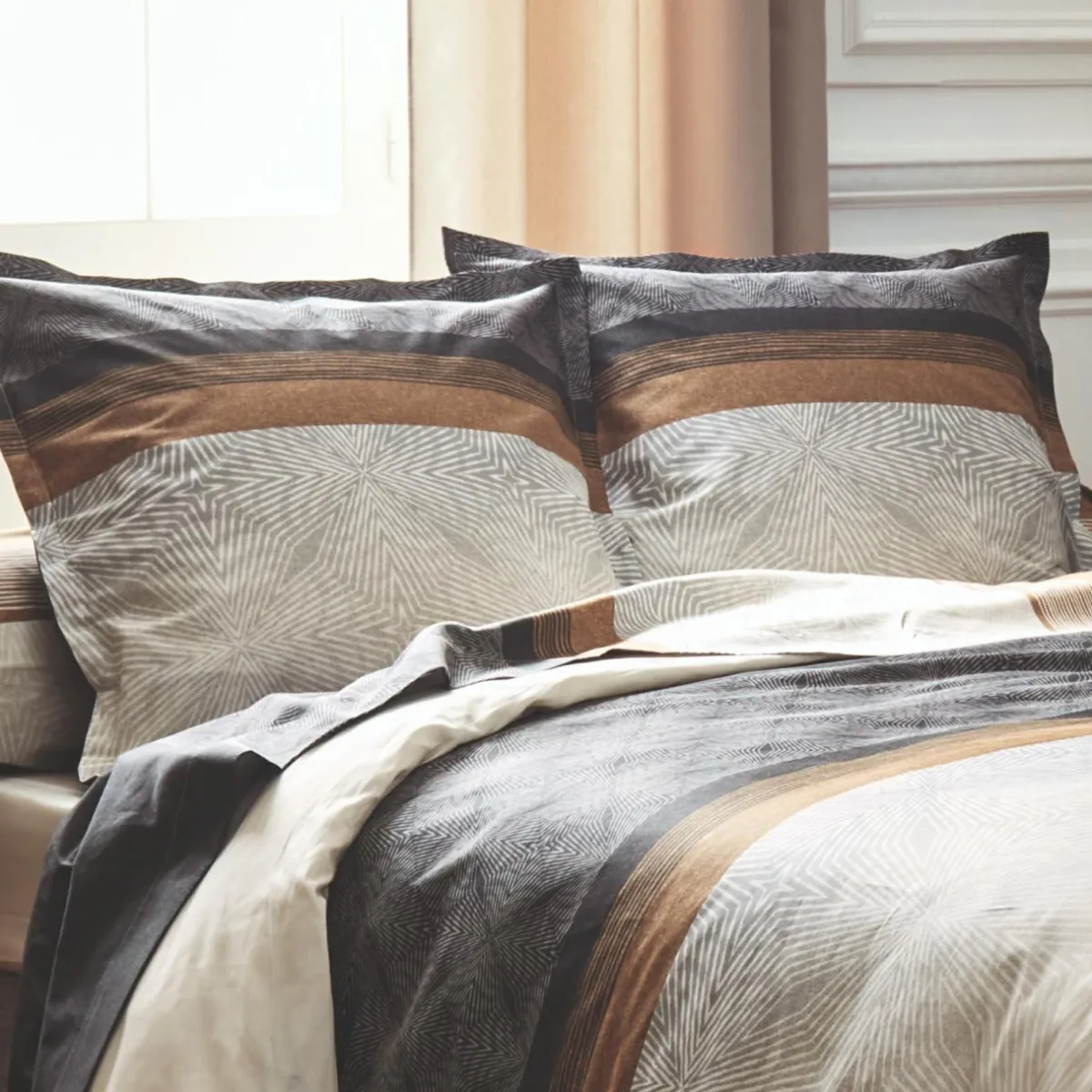 TRADILINGE Taie d'oreiller carrée satin de coton (65 x 65 cm) Tiago e Noir New