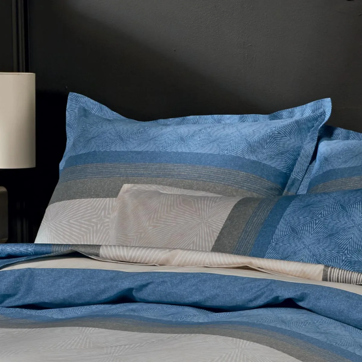 TRADI LINGE Taie d'oreiller carrée satin de coton (65 x 65 cm) Tiago e Bleu Hot